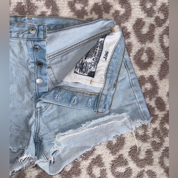 Levi’s 501 Shorts - Picture 3 of 6